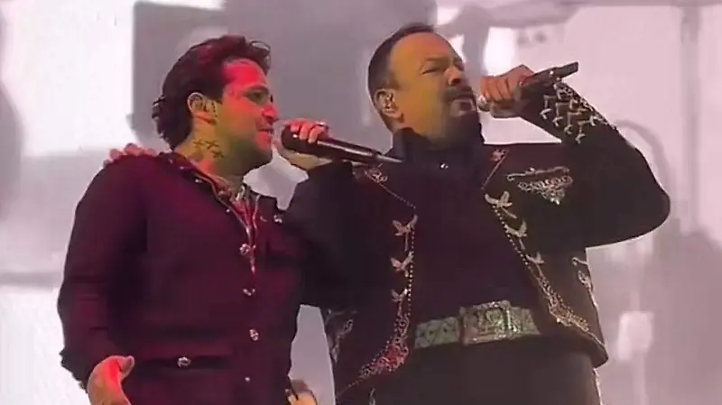 Pepe Aguilar y Christian Nodal en la Feria Internacional Ganadera de Querétaro